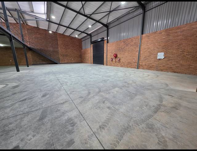 977M² WAREHOUSE TO LET IN ORMONDE